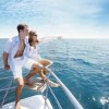 7362823-couple-relaxante-a-la-pointe-du-yacht 7362823-couple-relaxante-a-la-pointe-du-yacht
